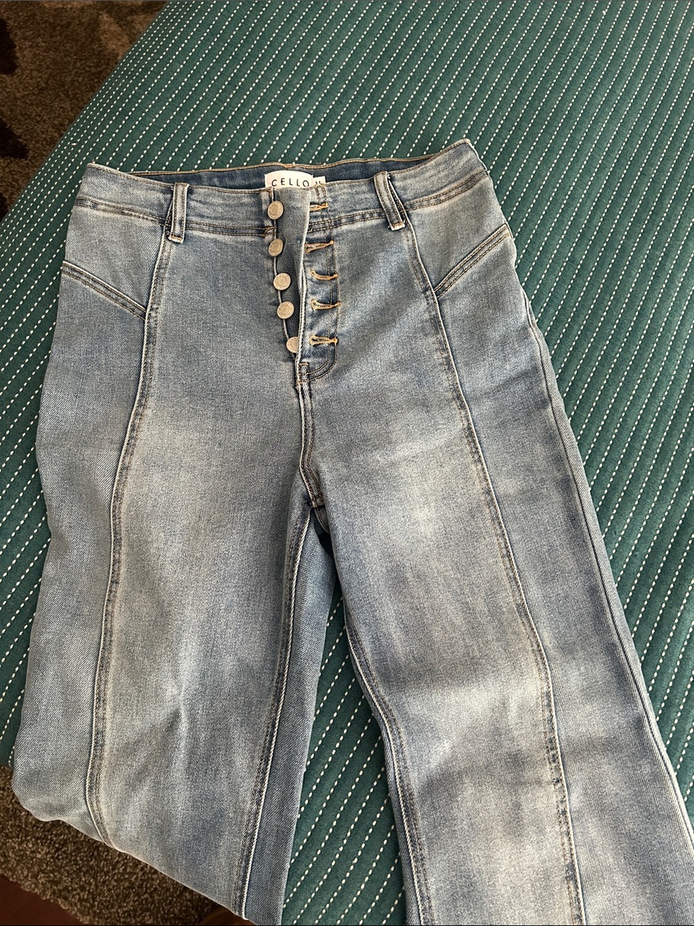 CELLO BUTTON FLY FLARE JEANS NWOT SIZE 11
